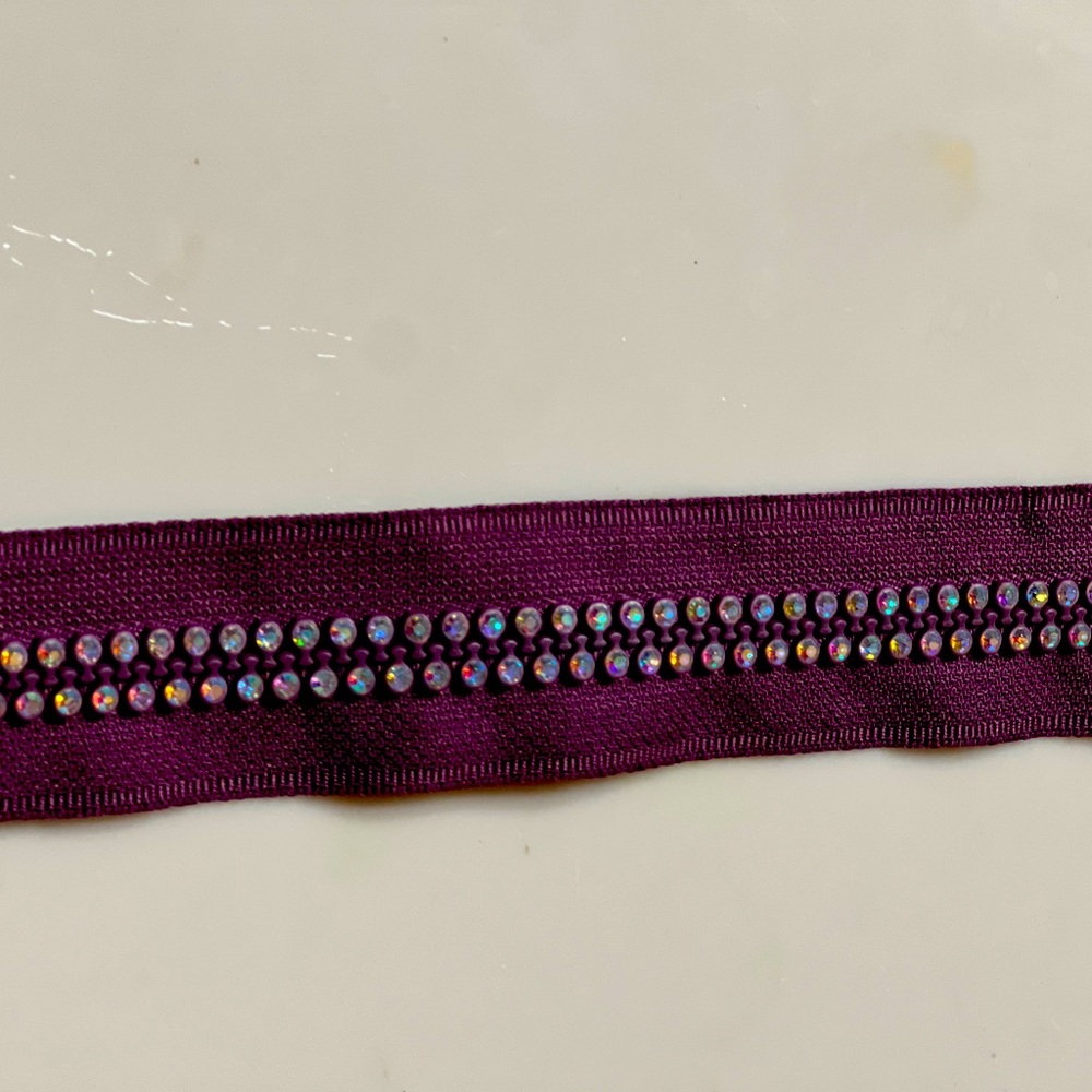 NWOT RHINESTONE MAGENTA COLOR ZIPPER. For sewing blouses, dresses and Jackets.